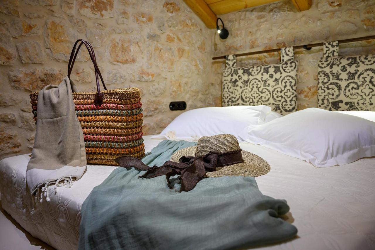 Villa Phaedra Chalki Town 外观 照片